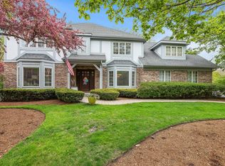 2010 Red Oak Ln, St Charles, IL 60174