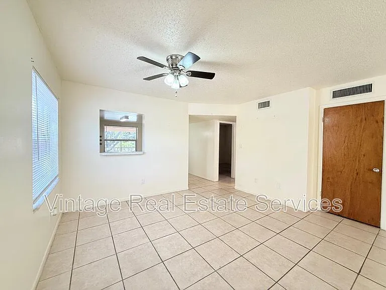 Whitehall Garden Apartments — Photo 18