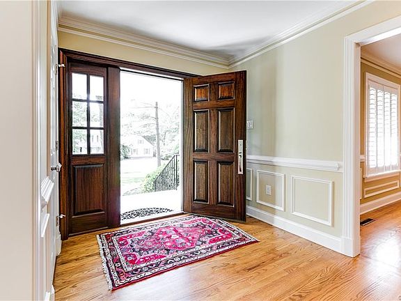 3rd image of 209 Walsing Dr