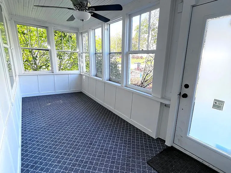 610 E 8th St — Photo 13
