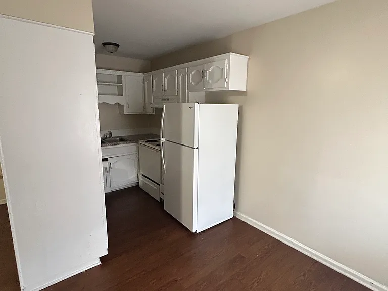 821 Center St #2 — Photo 2