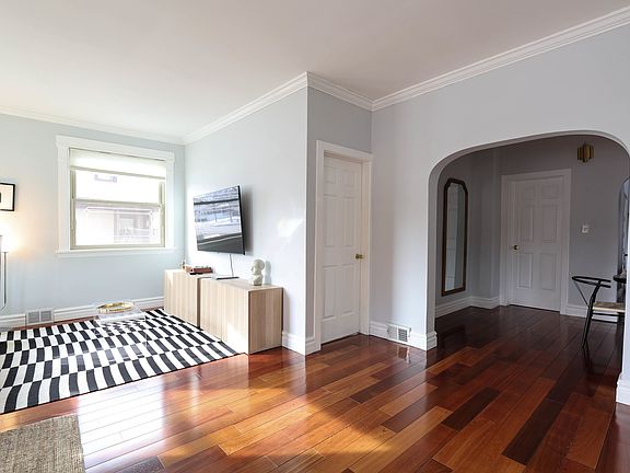 5th image of 812 Augusta St