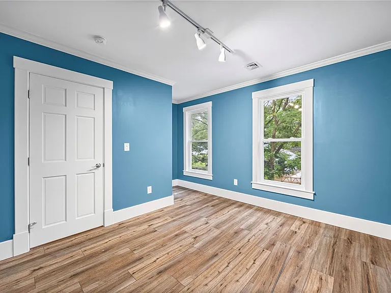 185 Columbia Ave — Photo 8
