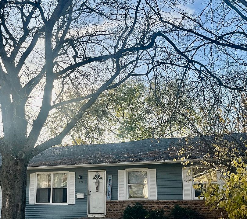 2nd image of 940 Laurel Dr