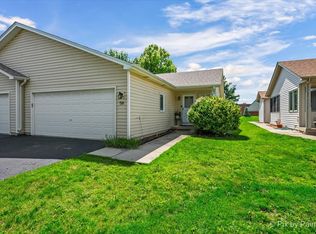 58 Silver Trl, North Aurora, IL 60542