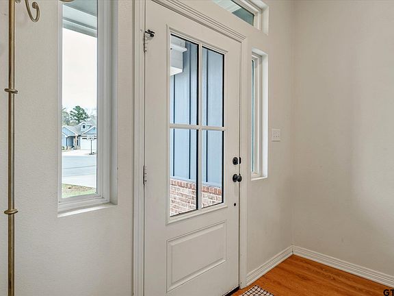 3rd image of 1735 Alamo Xing