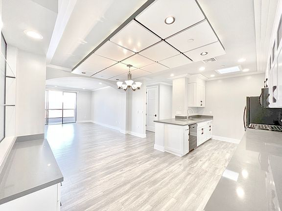 4th image of 10270 Almayo Ave #309
