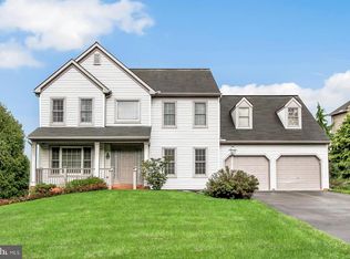 988 Castle Pond Dr, York, PA 17402
