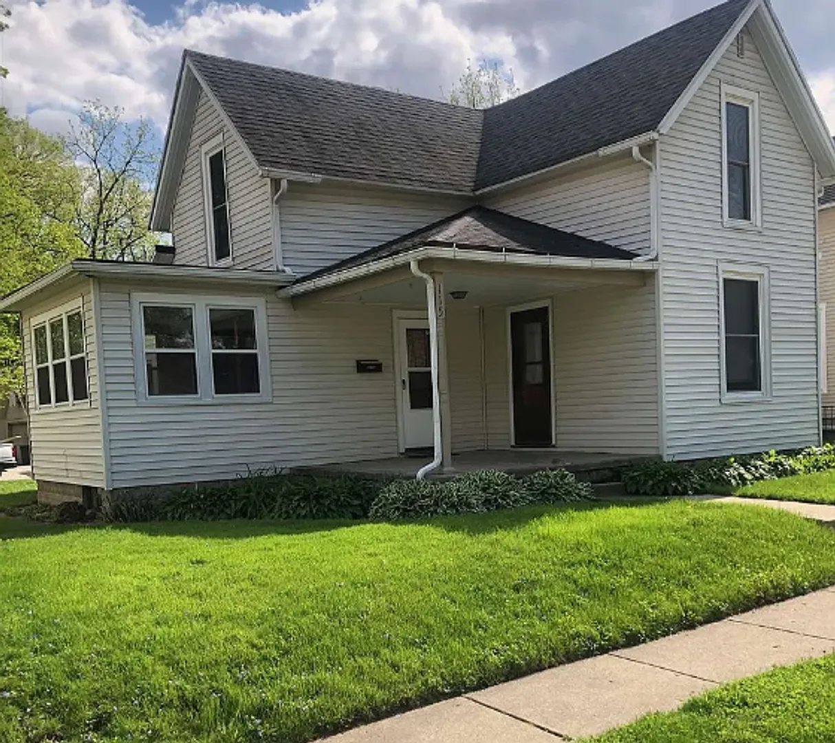 115 E Oak Street — Photo 1