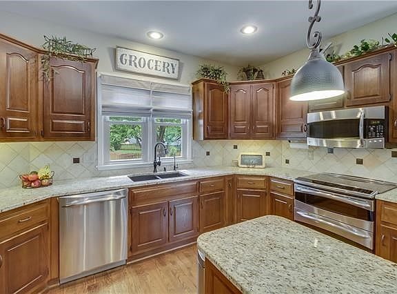 3rd image of 12860 Barton St
