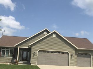 1213 Circle Dr, Parkersburg, IA 50665
