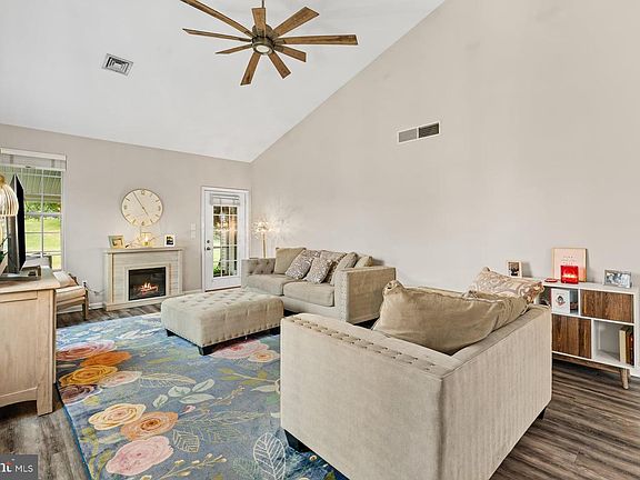 5th image of 640 Springhouse Ln