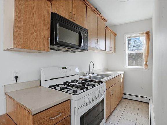 2nd image of 50 Jackson St
