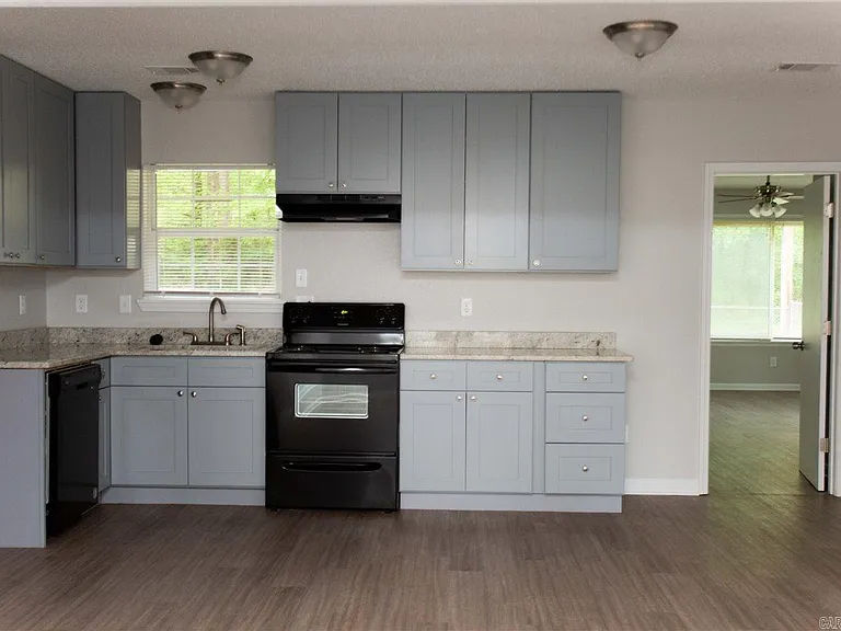 6724 Carolina Dr — Photo 4
