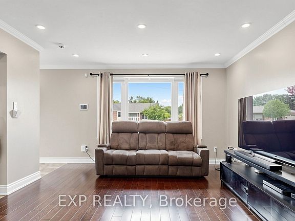 3rd image of 71 Addington Cres