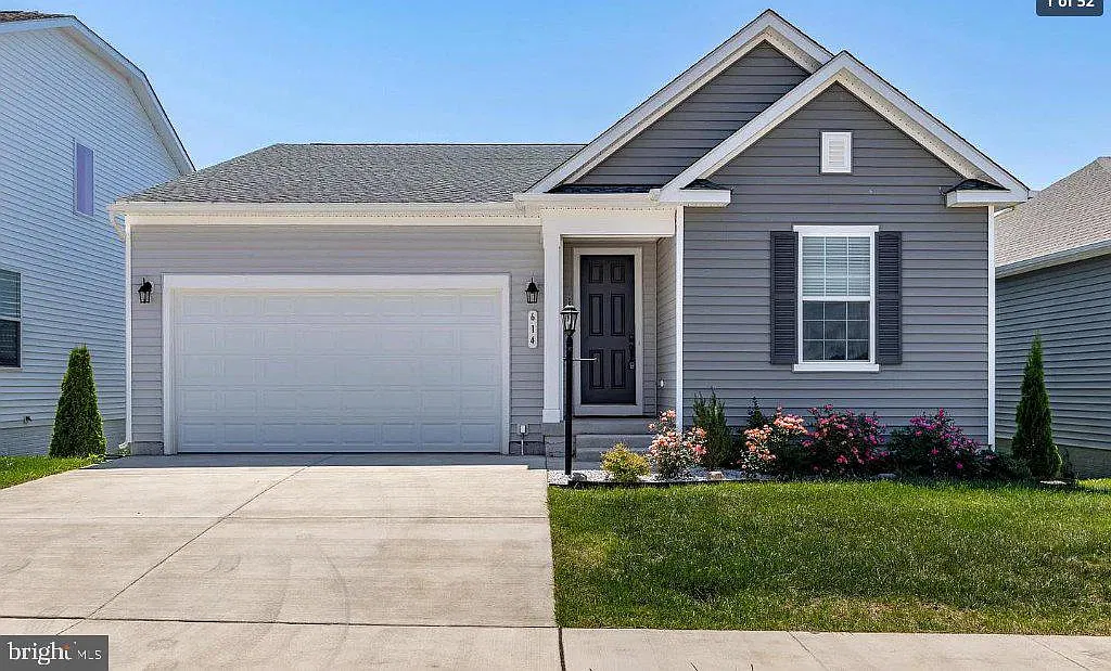 3 bed, 2.0 bath, 1799 sqft, $2,600 — Photo 1