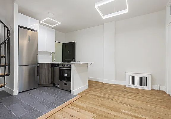 4th image of 351 W 48th St #4A