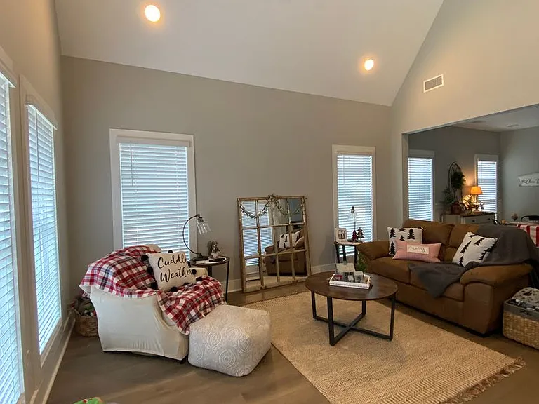 1283 Burrow Cir — Photo 4