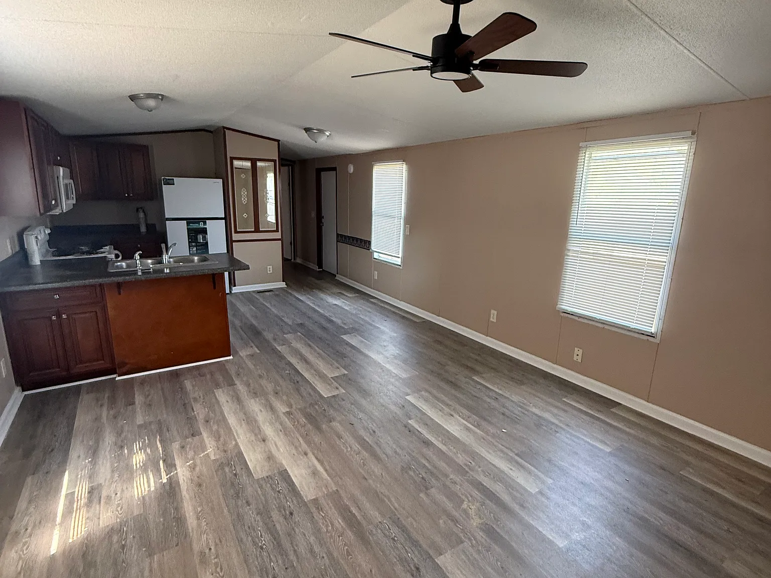 3 bed, 1100 sqft, $995 — Photo 3