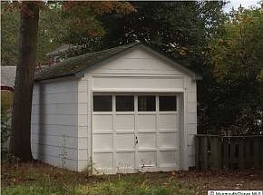3rd image of 909 Lincoln Ave