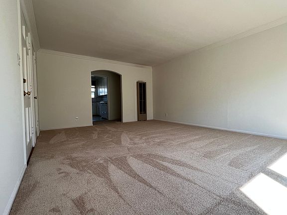 3rd image of 12 W Bellevue Ave #3