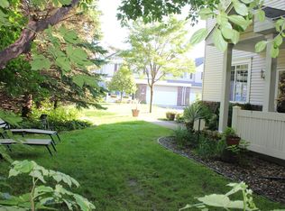 10889 Oak Grove Cir UNIT B, Woodbury, MN 55129