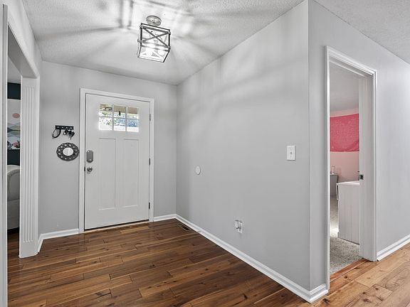 5th image of 126 Frankie Dr