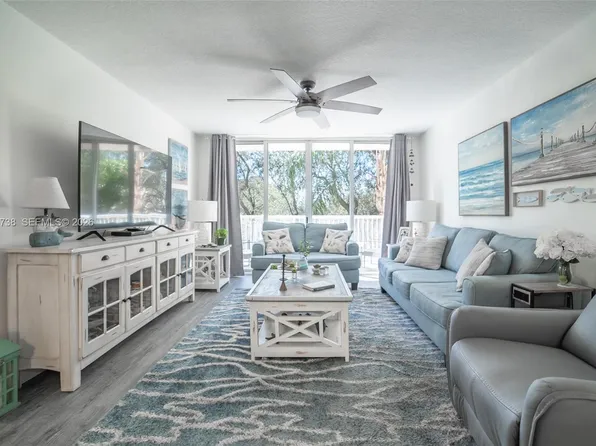 609 E Sheridan St APT 308, Dania, FL 33004