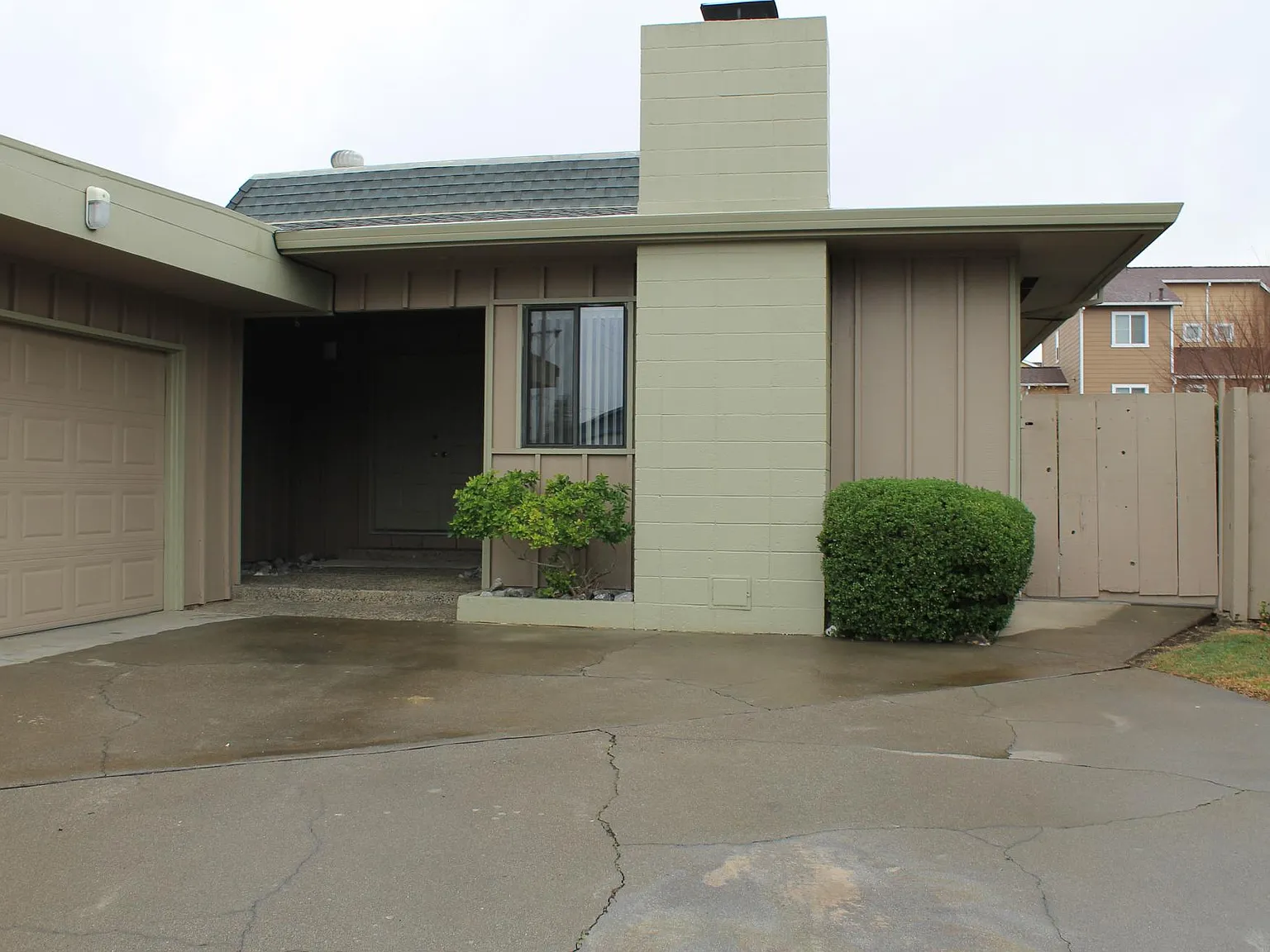 3 bed, 1468 sqft, $2,000 — Photo 2