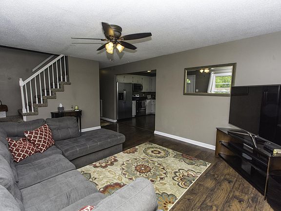 3rd image of 800 Dillon Dr