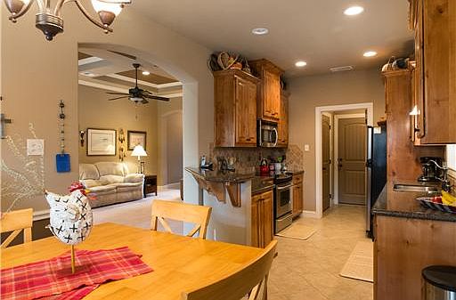 4th image of 3918 Lambermont Dr