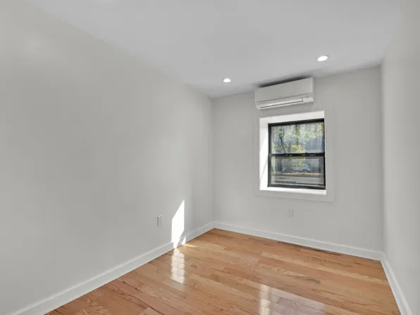 31 Roosevelt Place image 9 of 14