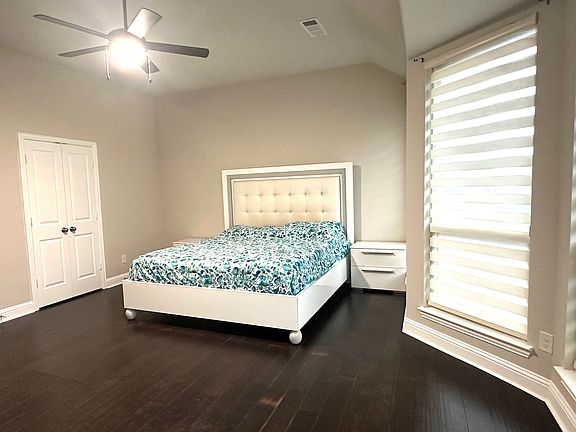 5th image of 408 Palamedes St