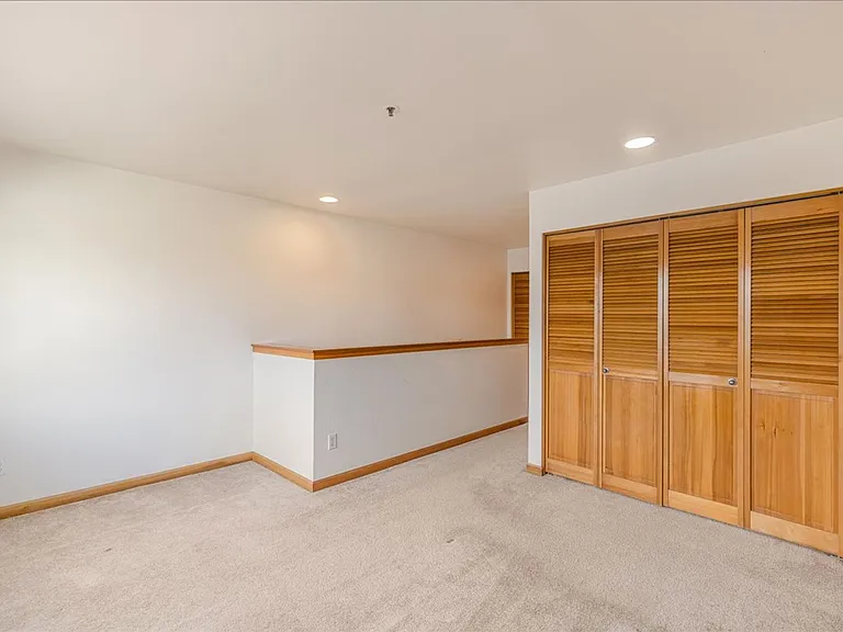 730 NW Naito Pkwy #E22 — Photo 12
