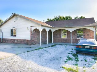 2102 S D St, Rogers, AR 72758
