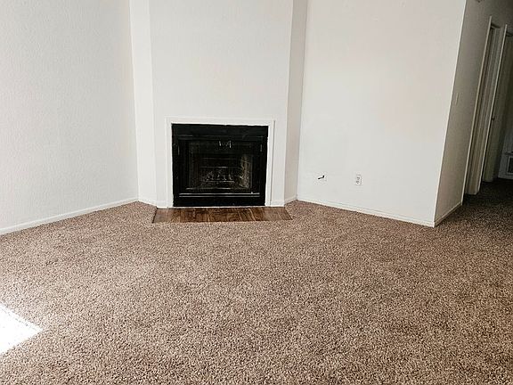 3rd image of 2001 Cedarhill Dr #4