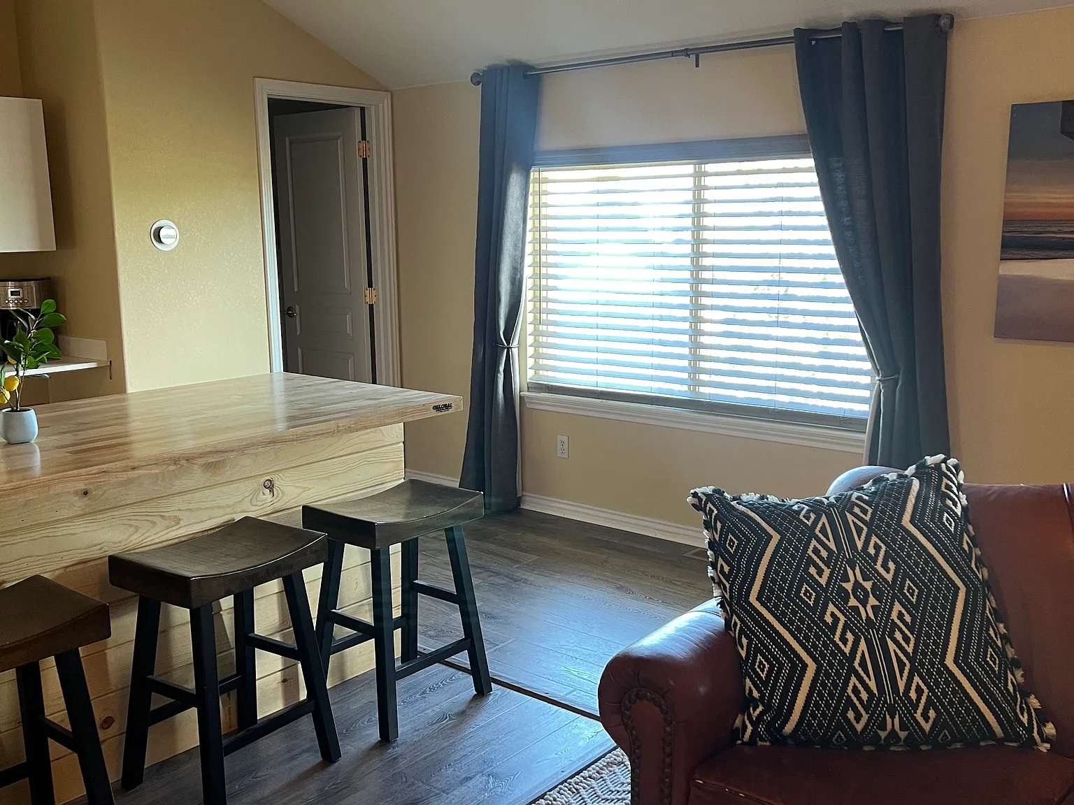 1 bed, 900 sqft, $1,850 — Photo 3