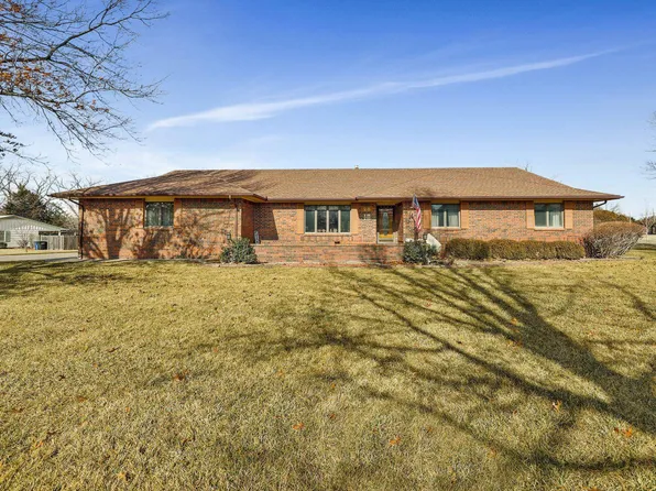 28 N Lakeside Dr, Augusta, KS 67010