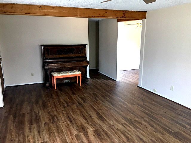 2nd image of 20 S Harlan St