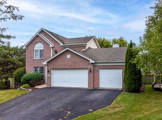 405 Bree Dr, Poplar Grove, IL 61065