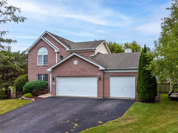 405 Bree Dr, Poplar Grove, IL 61065