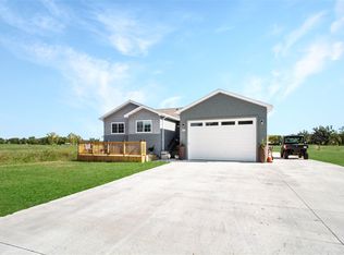 5337 Zaharia Dr SE, Minot, ND 58701