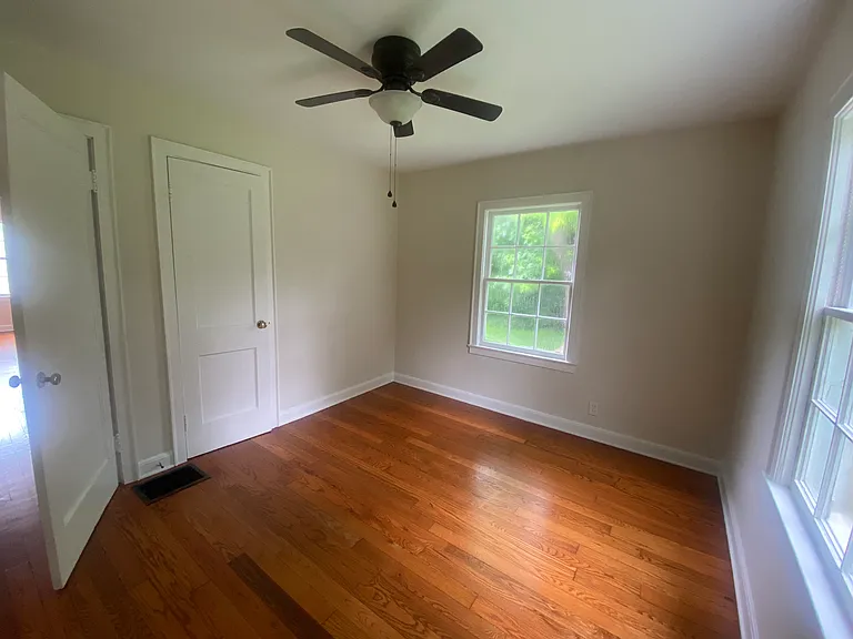 1401 Southgate Rd — Photo 5
