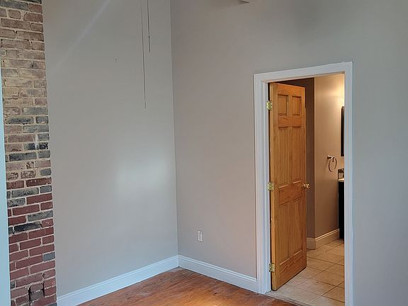 4th image of 2217 Valence St