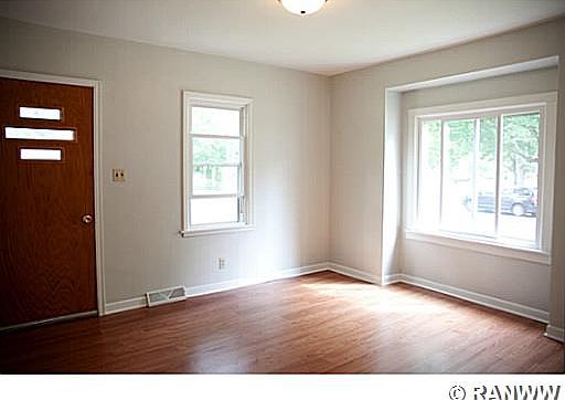 5th image of 1420 2nd Ave SE