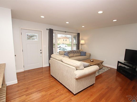 2nd image of 1708 S Olive Dr