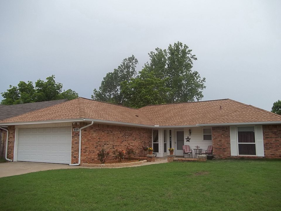 1st image of 809 N Parkview Cir