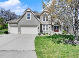 6952 Greenwood St, Shawnee, KS 66216