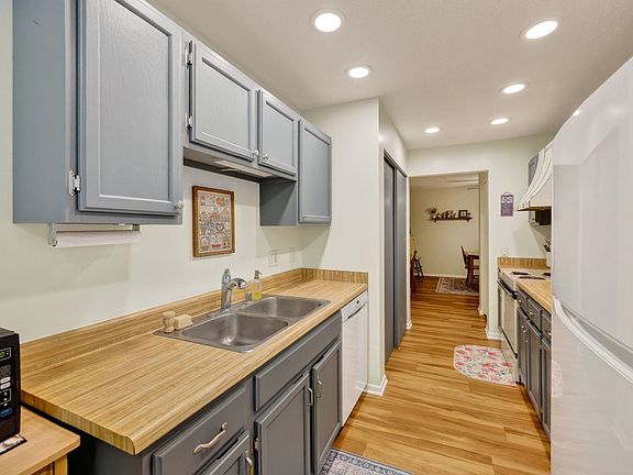 5th image of 1 Golf Course Rd Unit C