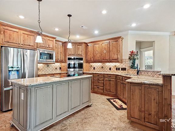 5th image of 1410 N Hilltop Farm Ln